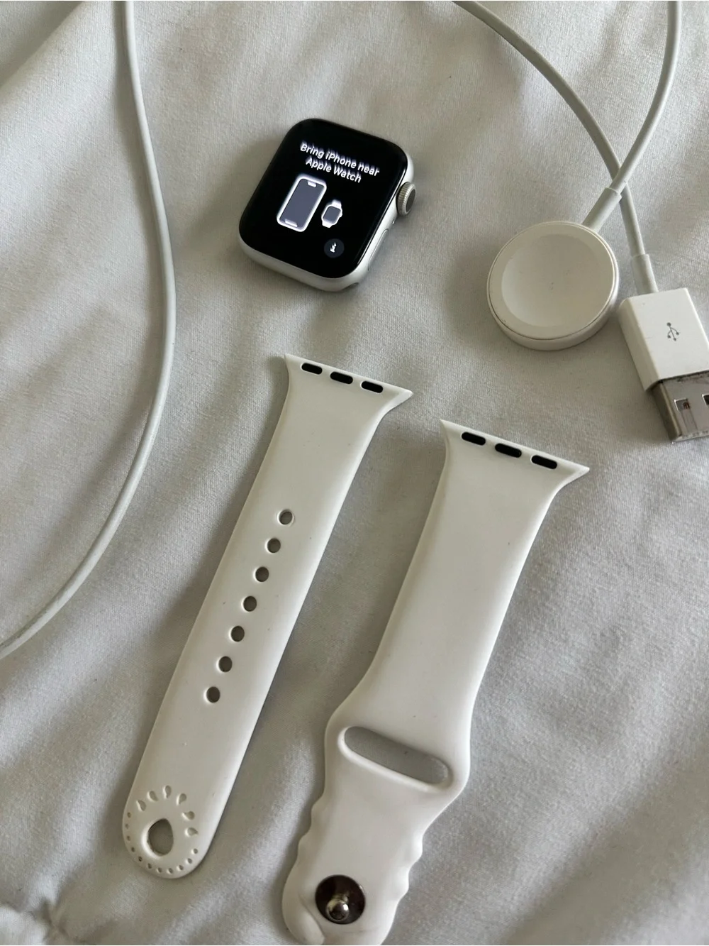 Apple Watch (White) with White Sport Band and USB Magnetic Charger